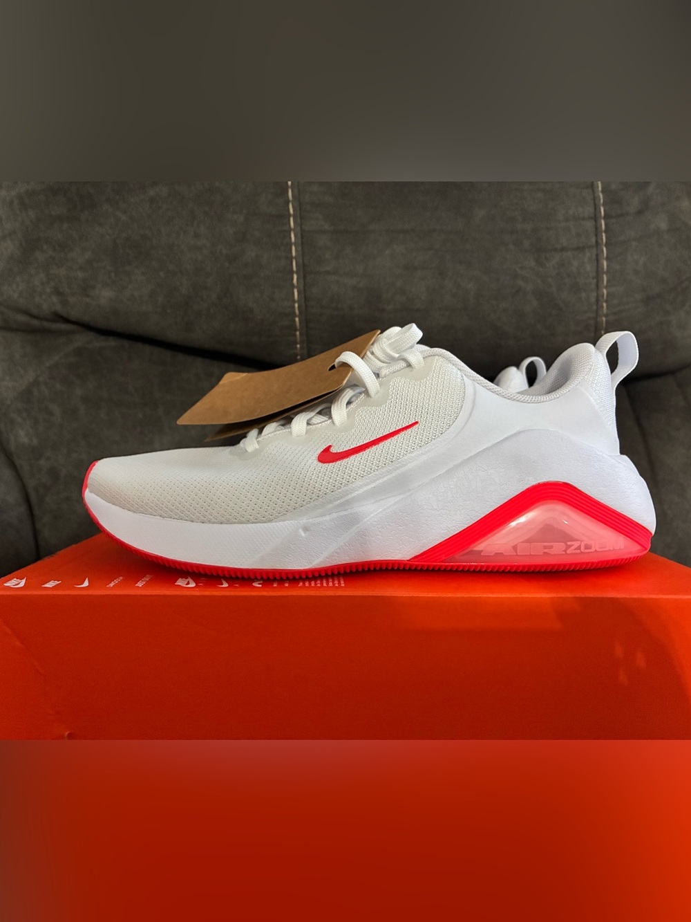 Nike air zoom Bella Low-Top Athletic Sneaker brand new no box lid